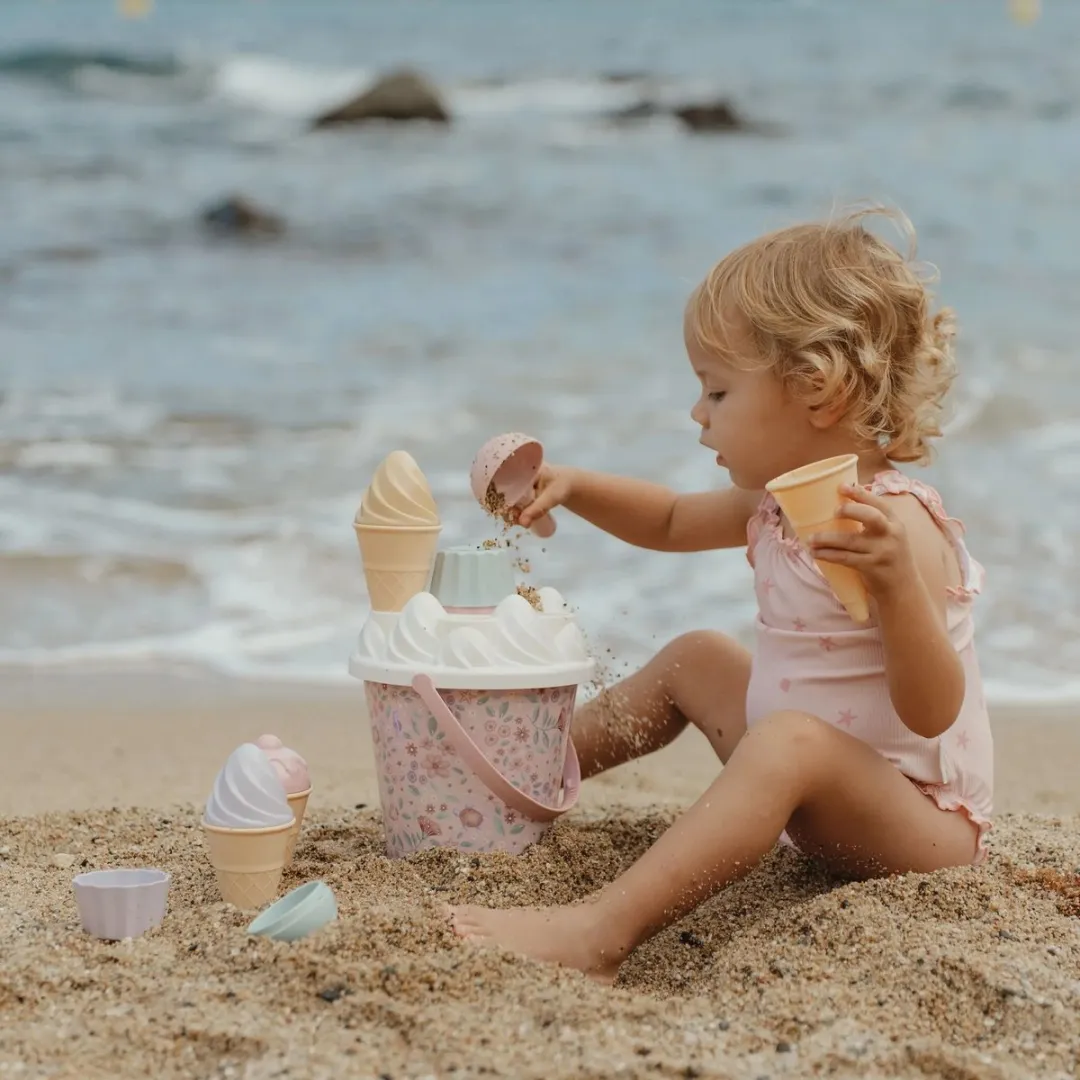 Little Dutch Strandset Ijsjes - Strand speelgoed - Vrolijke ijsjes - Emmer met schepjes - Zandbak geschikt