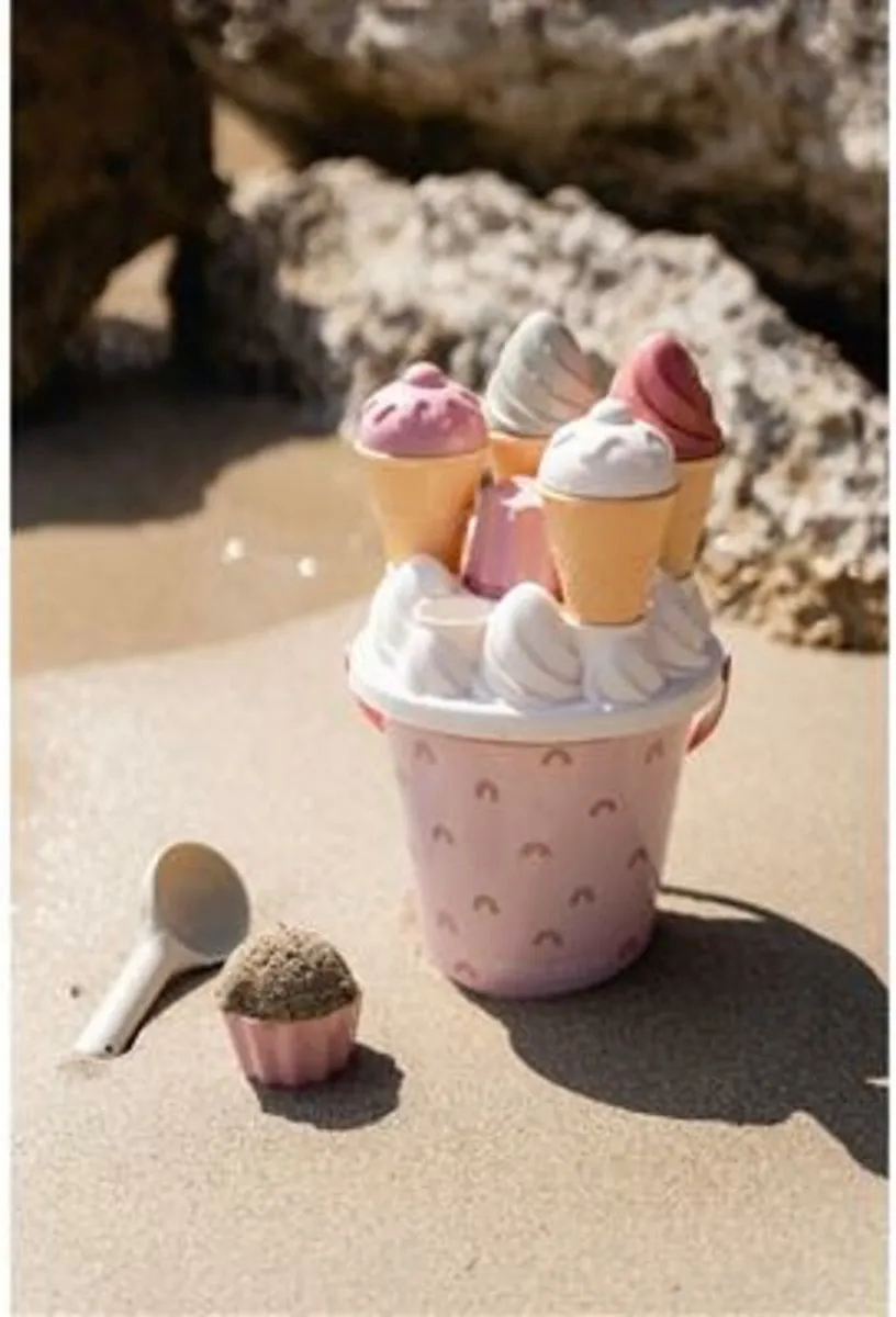 Little Dutch Strandset Ijsjes - Strand speelgoed - Vrolijke ijsjes - Emmer met schepjes - Zandbak geschikt