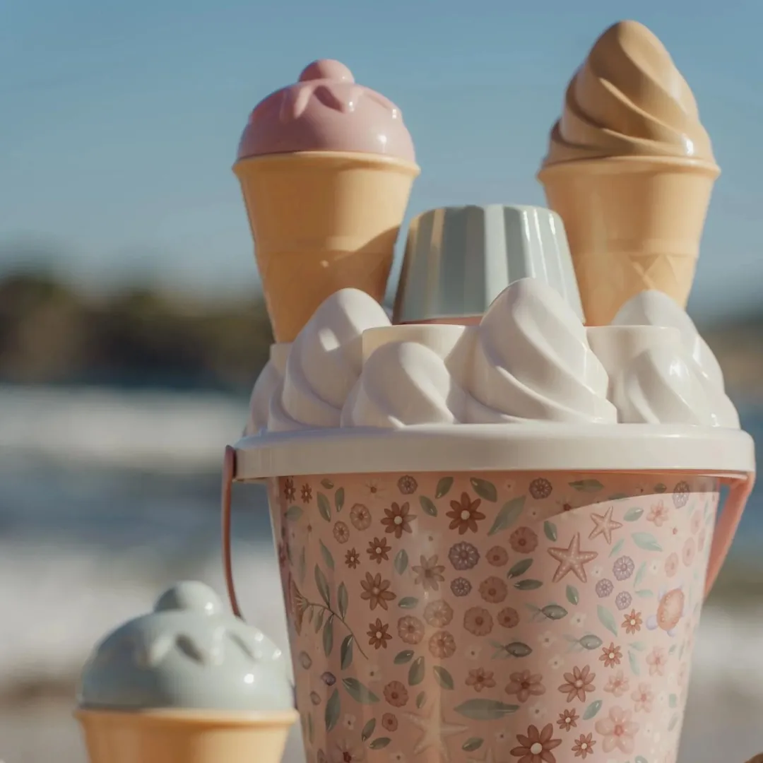 Little Dutch Strandset Ijsjes - Strand speelgoed - Vrolijke ijsjes - Emmer met schepjes - Zandbak geschikt
