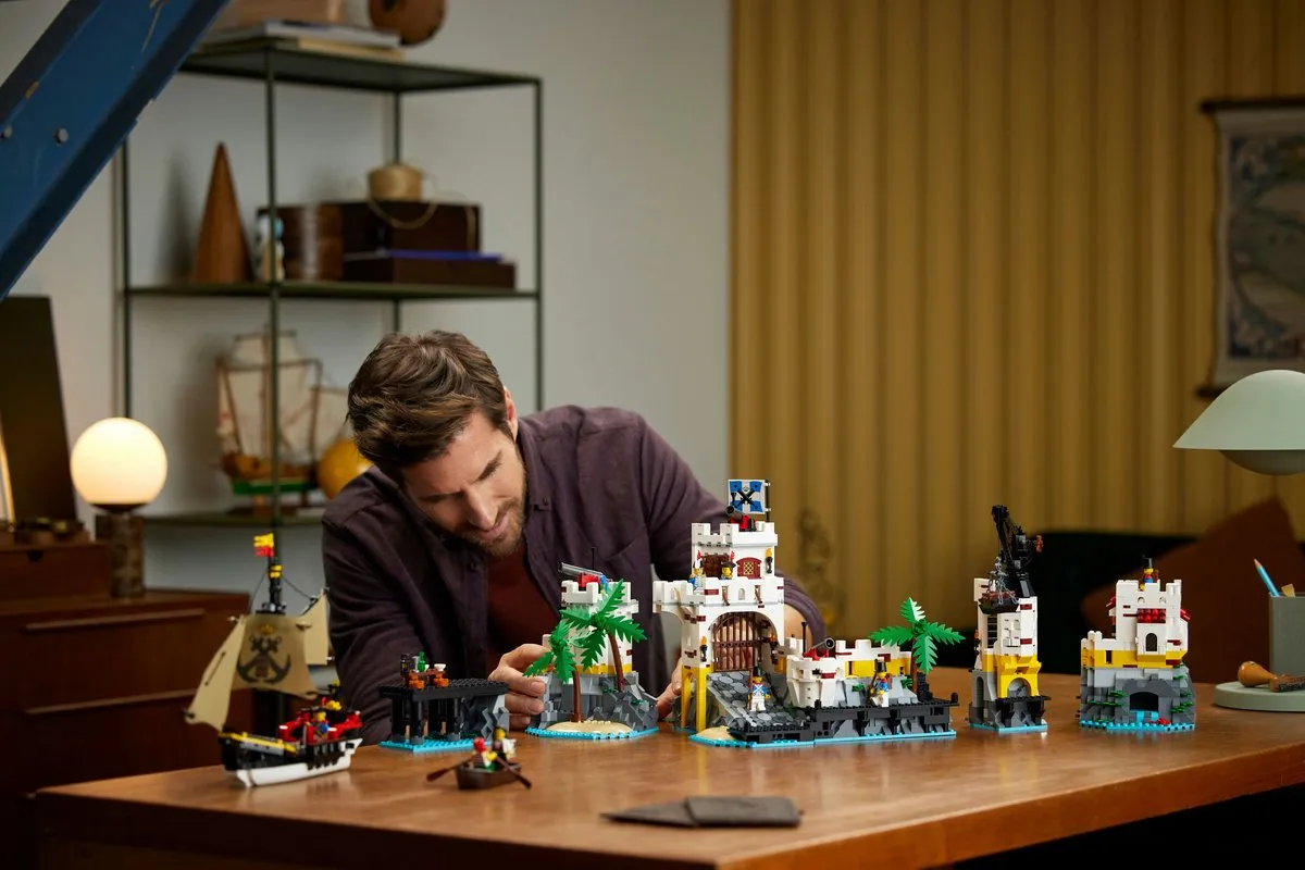 LEGO Icons Eldorado Fort 10320 - 2509 Stukken - afbeelding 6 van 6