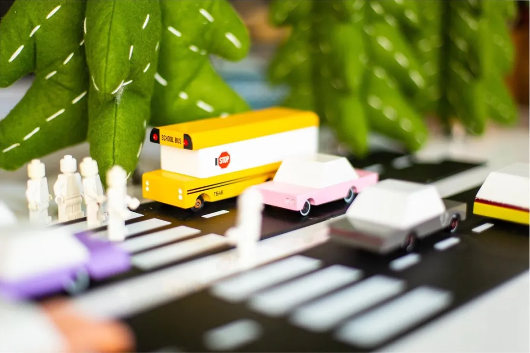 Candycar World: SCHOOL BUS (T548) 13,3x4,1x4,6cm, wooden diecast, in giftbox, 3+