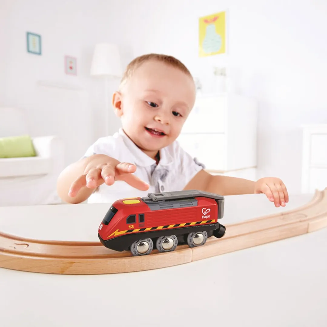 Hape Charge 'n' Go Trein E3874 - Rood - afbeelding 6 van 6