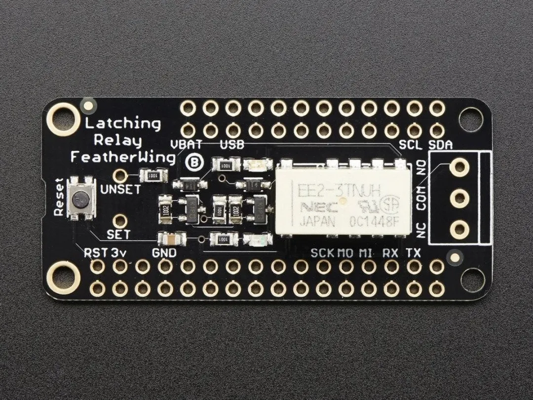 Adafruit Latching Mini Relay FeatherWing 2923 - Meerkleurig