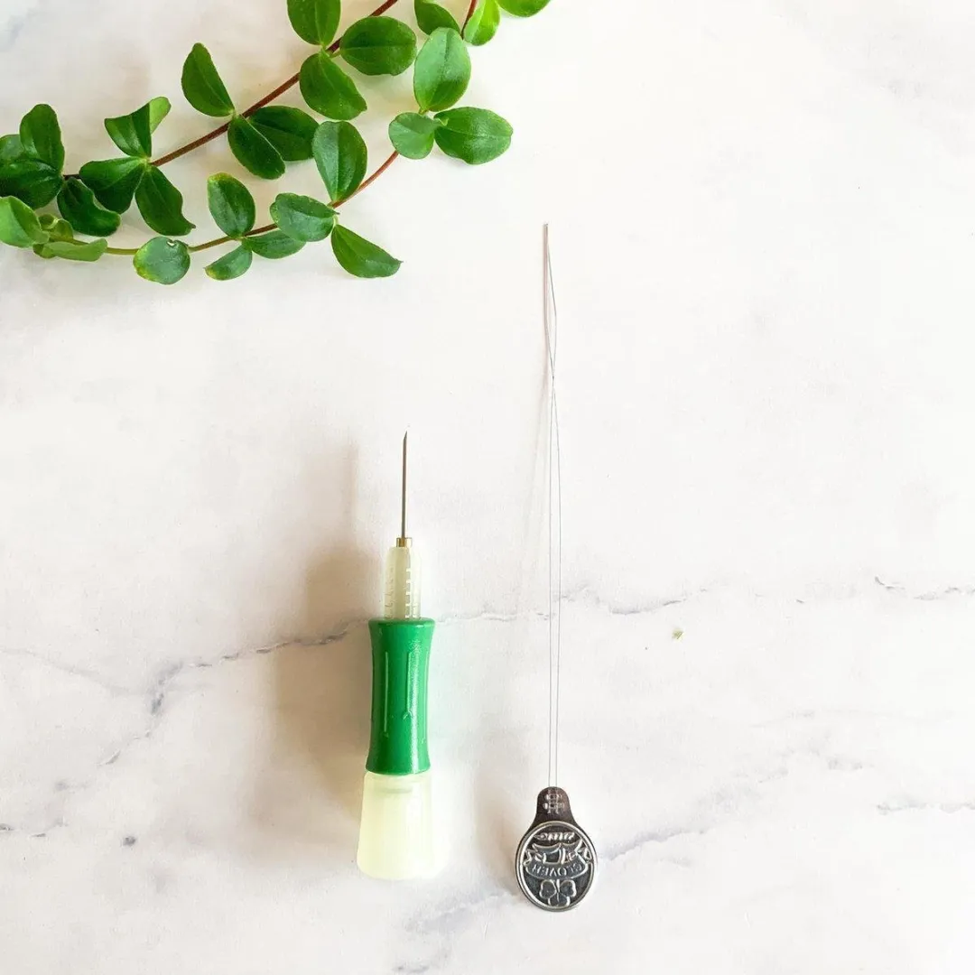 Clover Punch Needle Set - houder met 3-ply naald en draaddoorhaler