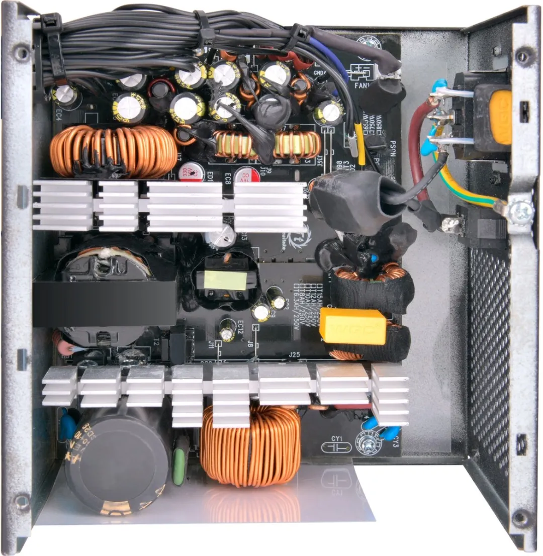 Thermaltake Smart W3 PS-SPW-0600NNFAWE-1 600W ATX Voeding - Zwart