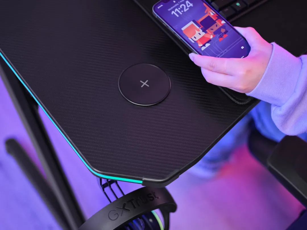 Trust GXT710 Luminus Pro Gaming Bureau - RGB Verlichting - Zwart