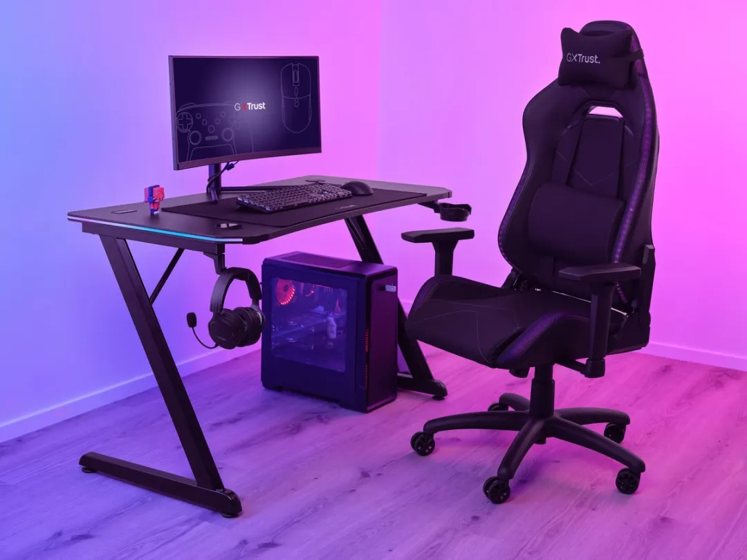 Trust GXT710 Luminus Pro Gaming Bureau - RGB Verlichting - Zwart