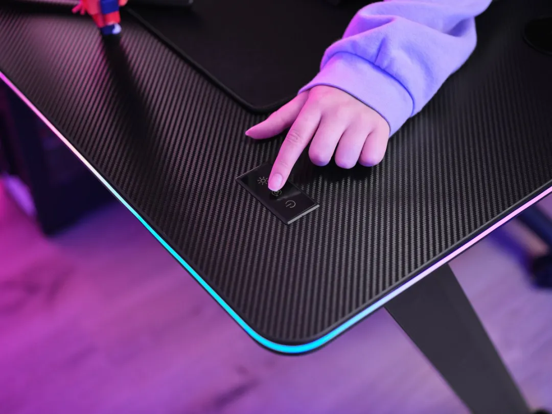 Trust GXT710 Luminus Pro Gaming Bureau - RGB Verlichting - Zwart