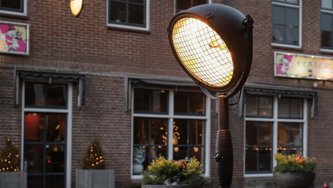 Sunred - Indus - Bright lijn - Zwart - Staand model - Terrasverwarmer – Halogeen technologie - 2100W – ECO - 3 standen - Elektrische heater