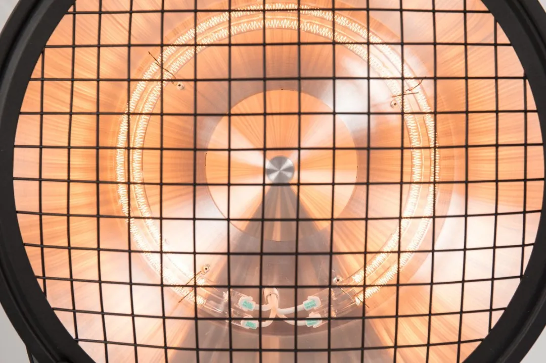 Sunred - Indus - Bright lijn - Zwart - Staand model - Terrasverwarmer – Halogeen technologie - 2100W – ECO - 3 standen - Elektrische heater