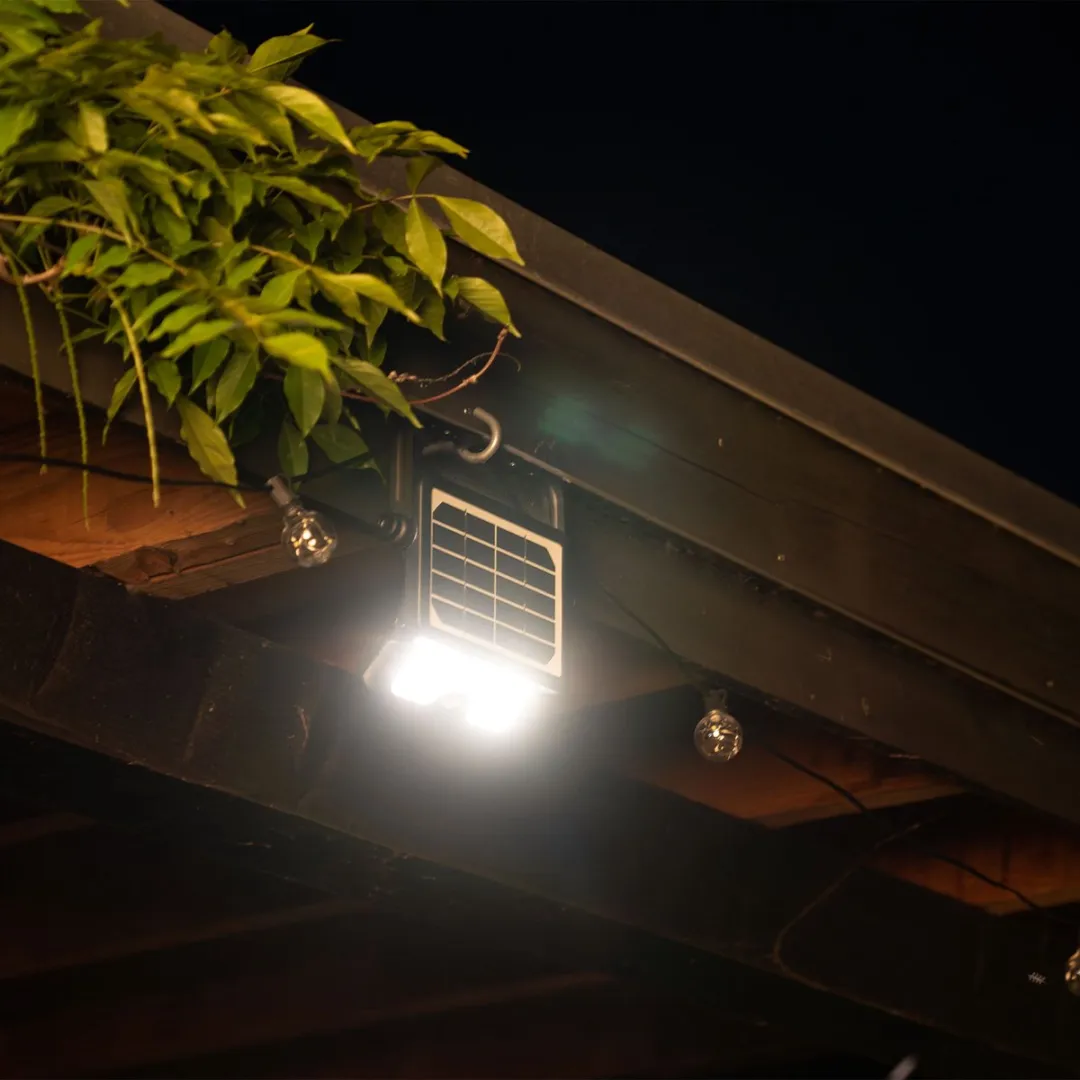 FlinQ Solar Wandlamp 5W - Warm Wit - Zwart