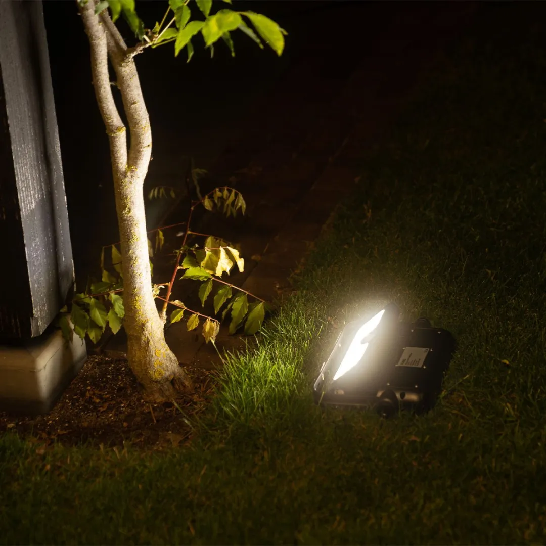 FlinQ Solar Floodlight Wandlamp 10W - Zwart