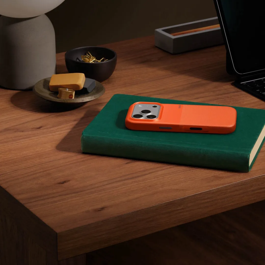 Beats Rugged Case MGJC4LL/A - iPhone 17 Pro Max - Oranje - afbeelding 2 van 5