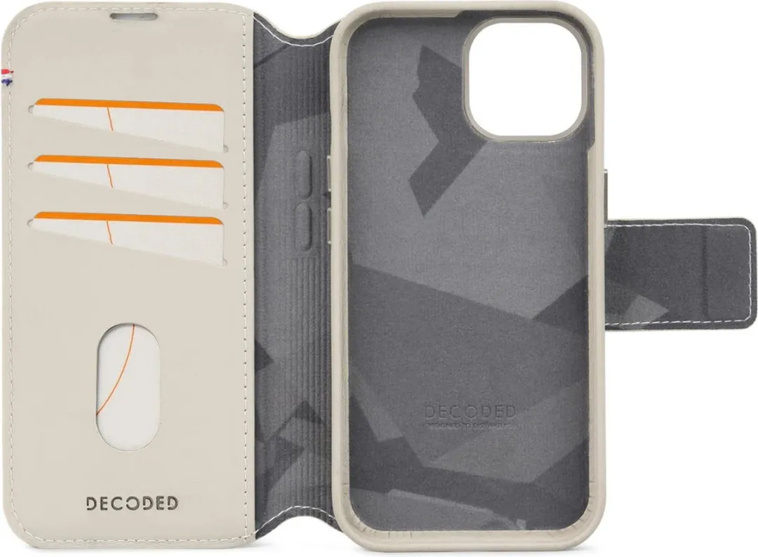 Decoded D24IPO15PLDW5CY iPhone 15 Plus Hoesje - 2-in-1 Magnetisch Leer - Clay Beige