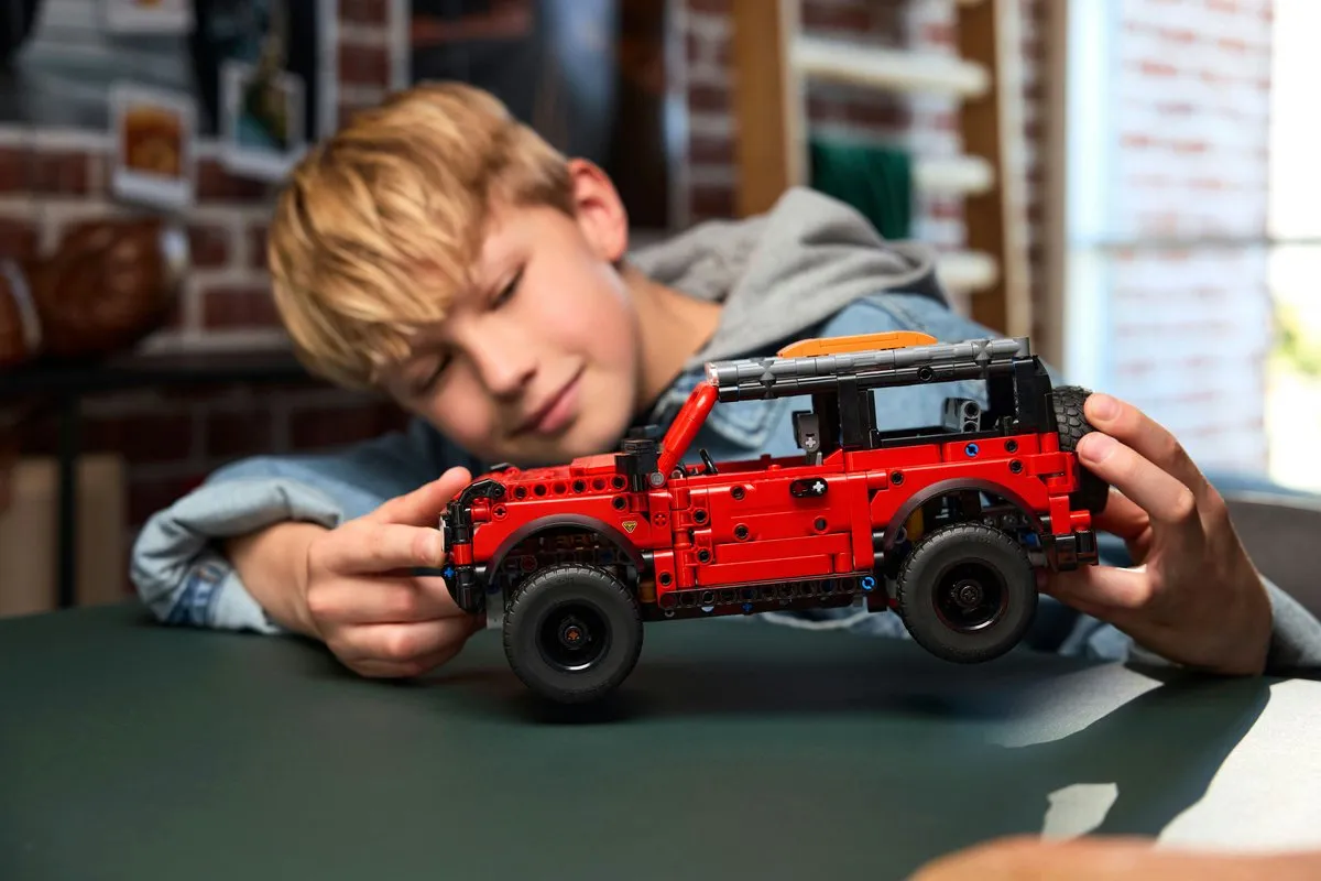 LEGO Technic Ford Bronco SUV 42213 - 943 Stukken - Multicolor