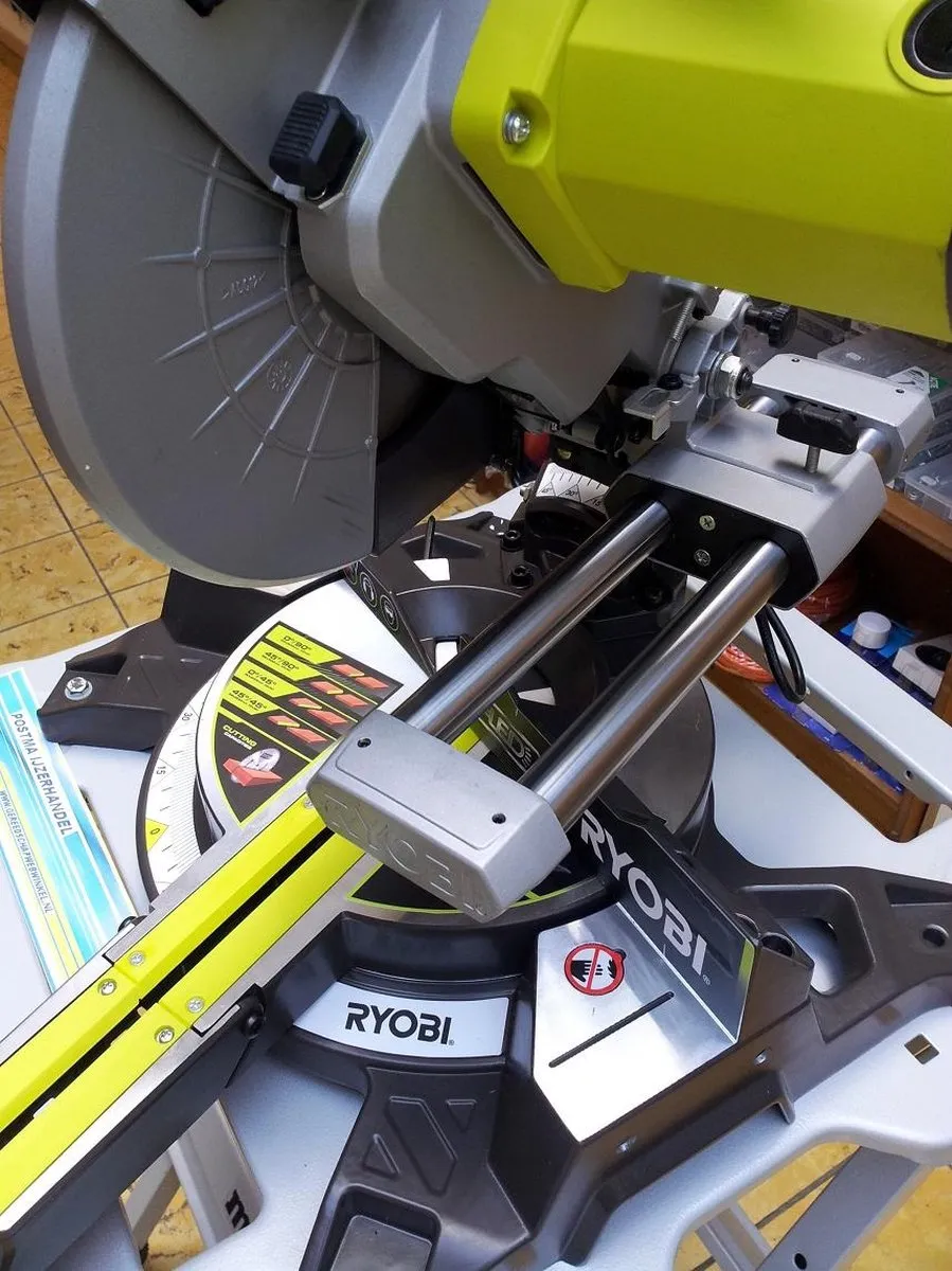 Ryobi EMS254L Afkortzaag 254mm 2000W