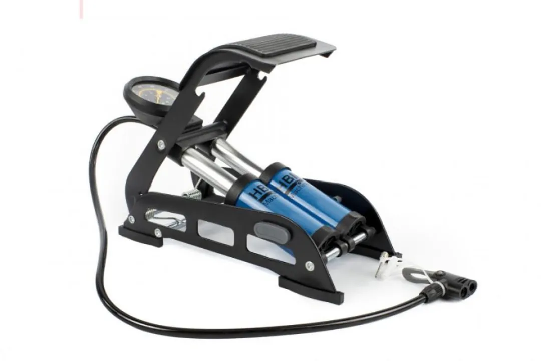 HBM Voetpomp 9 bar - Dubbele cilinder met manometer