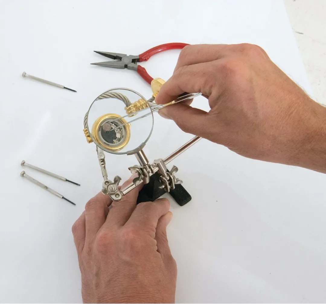 Silverline Derde Hand met Vergrootglas 63mm - 2.5x - 2 Klemmen