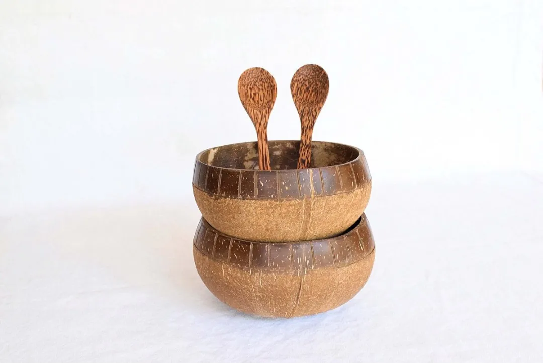 Set van 2 Grote gestreepte kommen in kokos - 800ml inhoud + 2 lepels