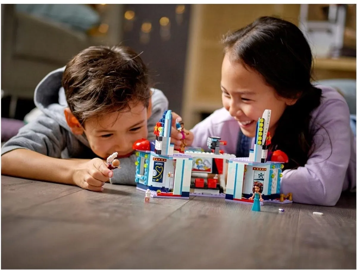 LEGO Friends Heartlake City Bioscoop 41448 - 564 Stukken