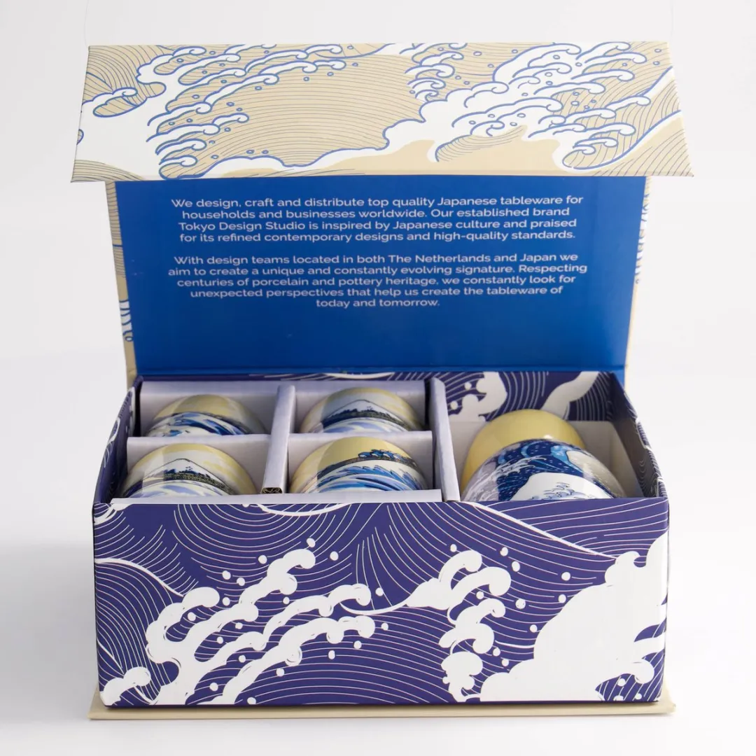 Tokyo Design Studio Hokusai Sake Set MU-8007/B - 4 Personen - Blauw/Geel
