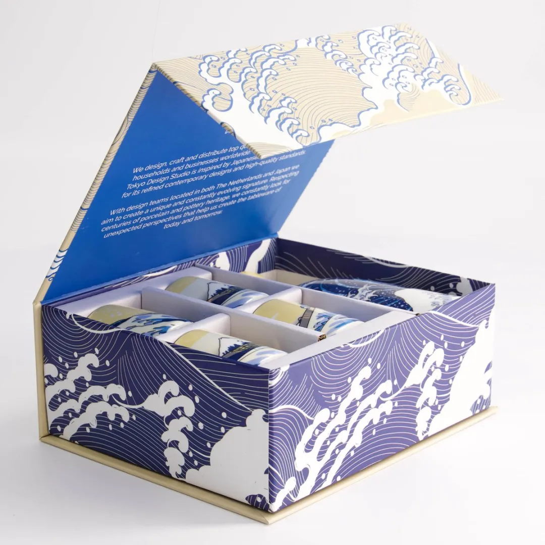 Tokyo Design Studio Hokusai Sake Set MU-8007/B - 4 Personen - Blauw/Geel