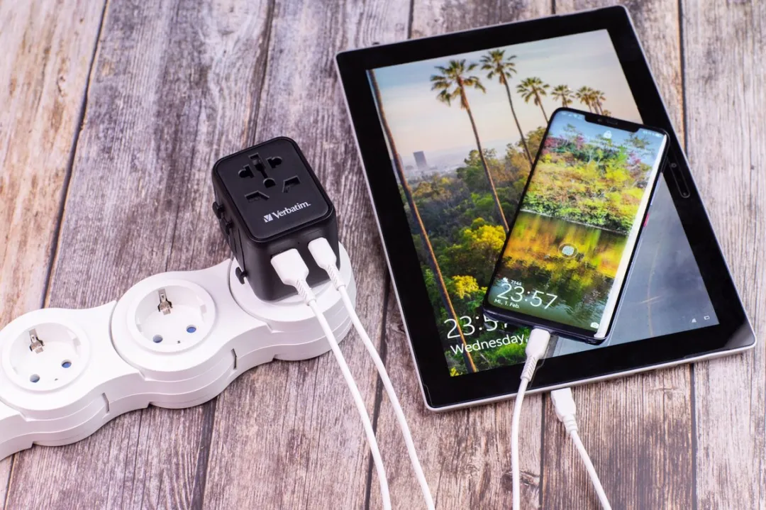 Verbatim UTA-02 Reisadapter - USB-A & USB-C PD 20W