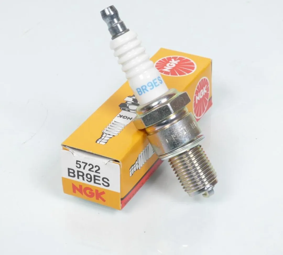 NGK Bougie voor Husqvarna 50 SM na 2002 - Blanc