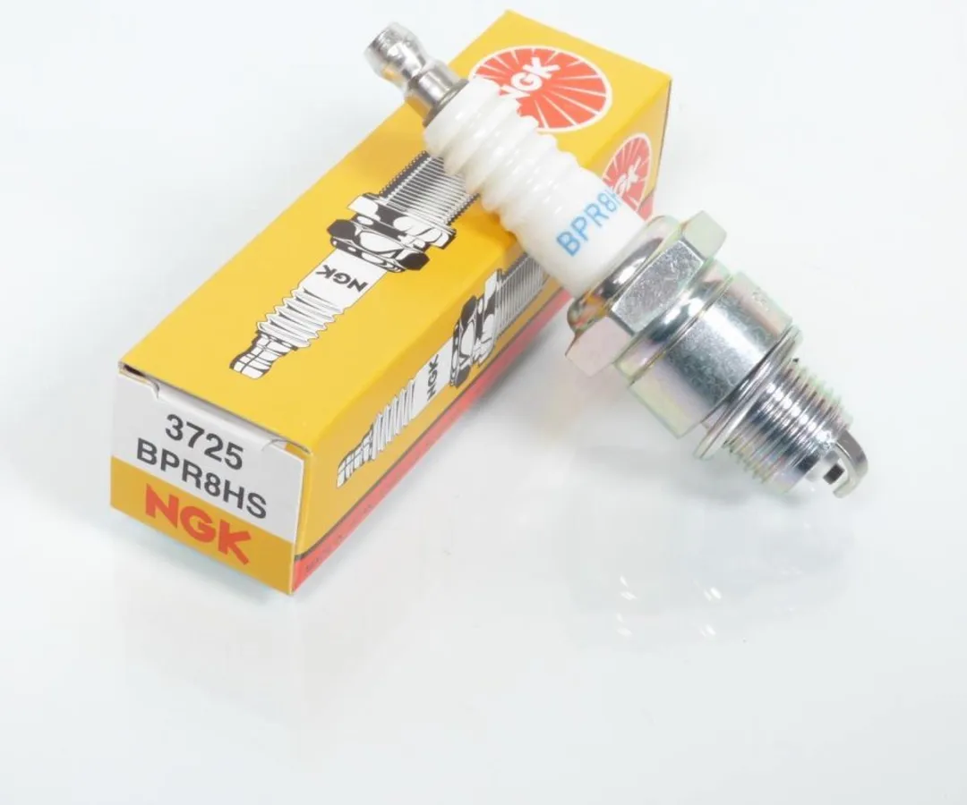 NGK BPR8HS Bougie - Aprilia 50 Habana 1999-2011 - Blanc