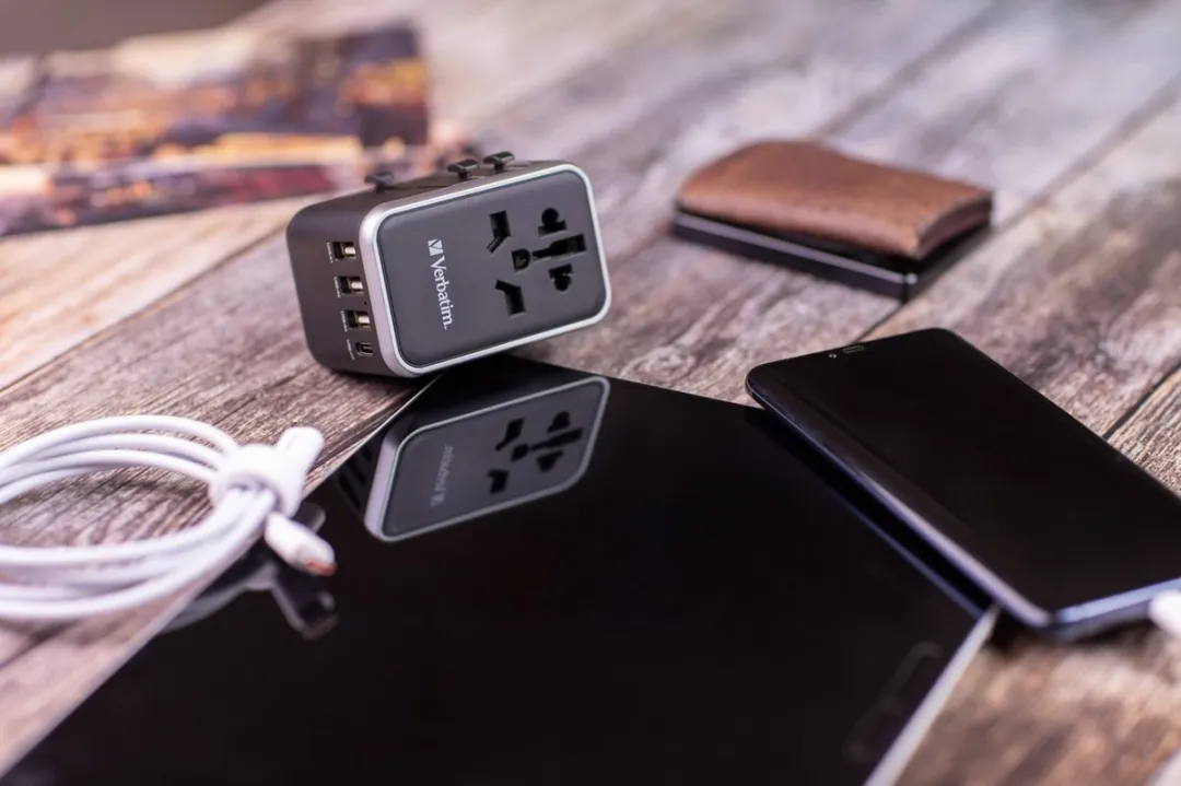 Verbatim UTA-04 Universele Reisadapter - 3x USB-A 2x USB-C 61W - afbeelding 6 van 6