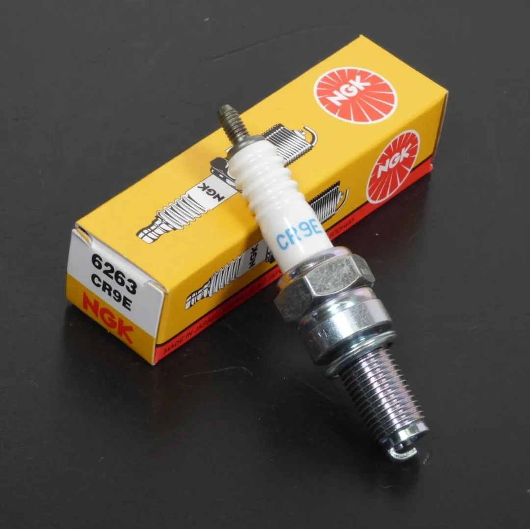 NGK Bougie CR9E - Kawasaki ZXR750 1991-1995 - Blanc
