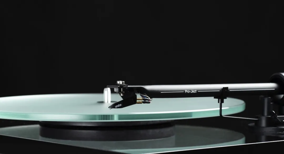 Pro-Ject T1 Evo Phono Walnut Draaitafel - Ortofon OM10
