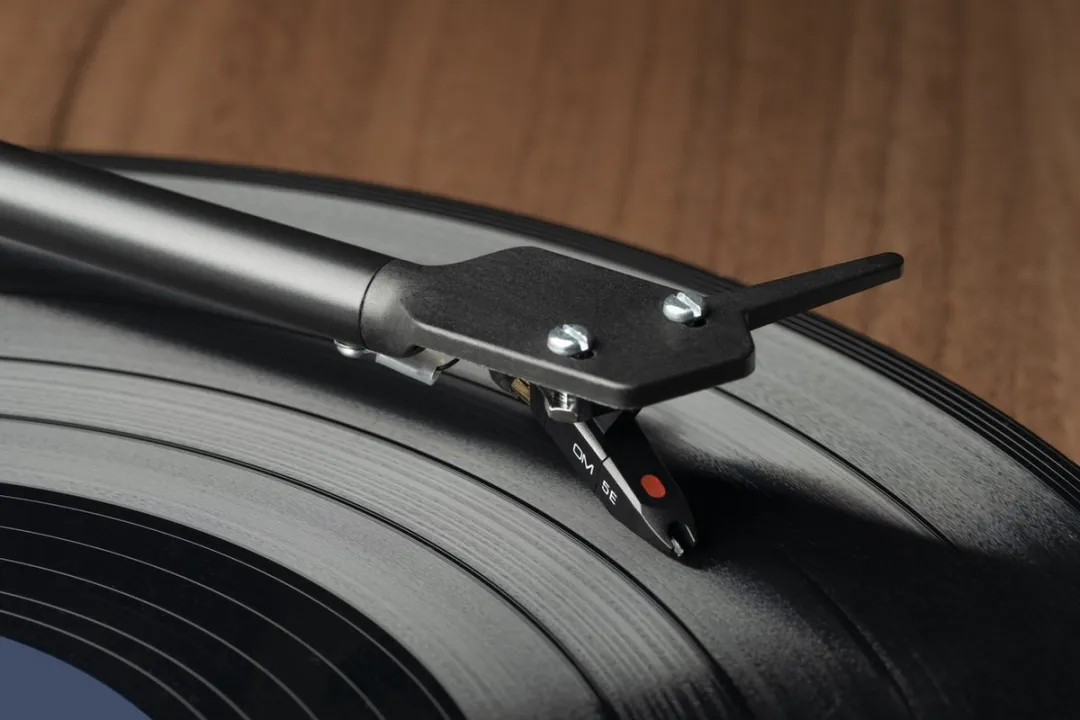 Pro-Ject E1 AT3600L Platenspeler - Walnoot