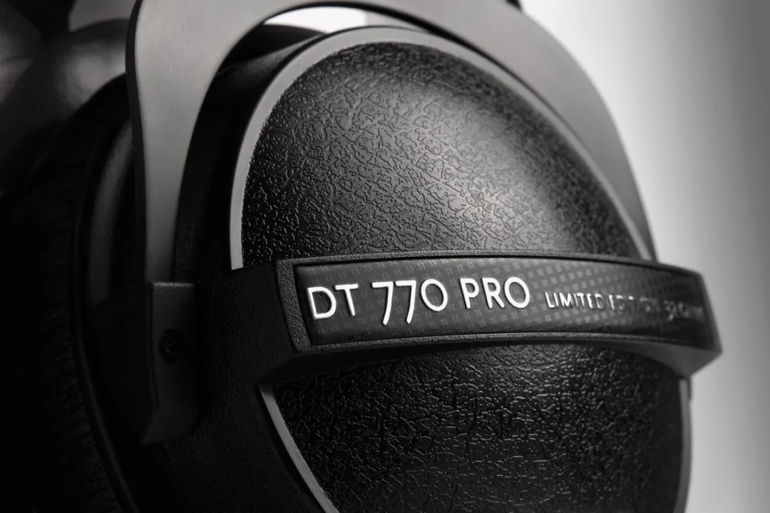 beyerdynamic DT 770 Pro 32 Ohm Studio Koptelefoon - Zwart
