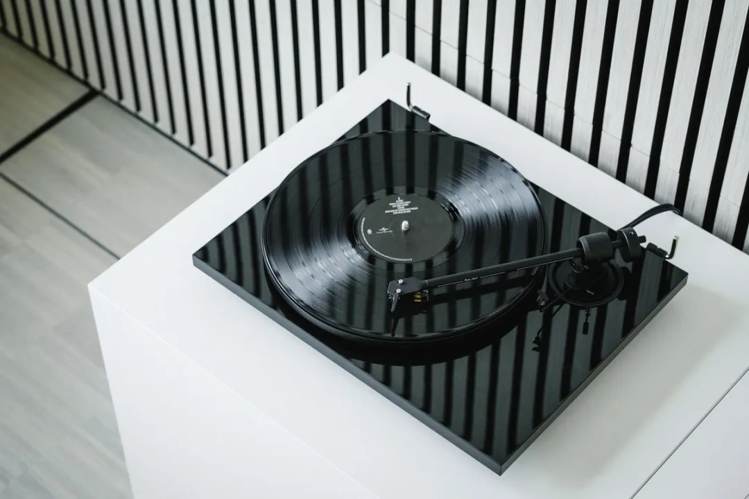 Pro-Ject E1.2 Pick it MM Platenspeler - Zwart - afbeelding 6 van 6