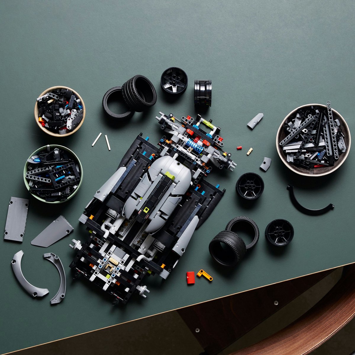 LEGO Technic PEUGEOT 9X8 24H Le Mans Hybrid Hypercar Modelauto Bouwpakket voor Volwassenen - 42156