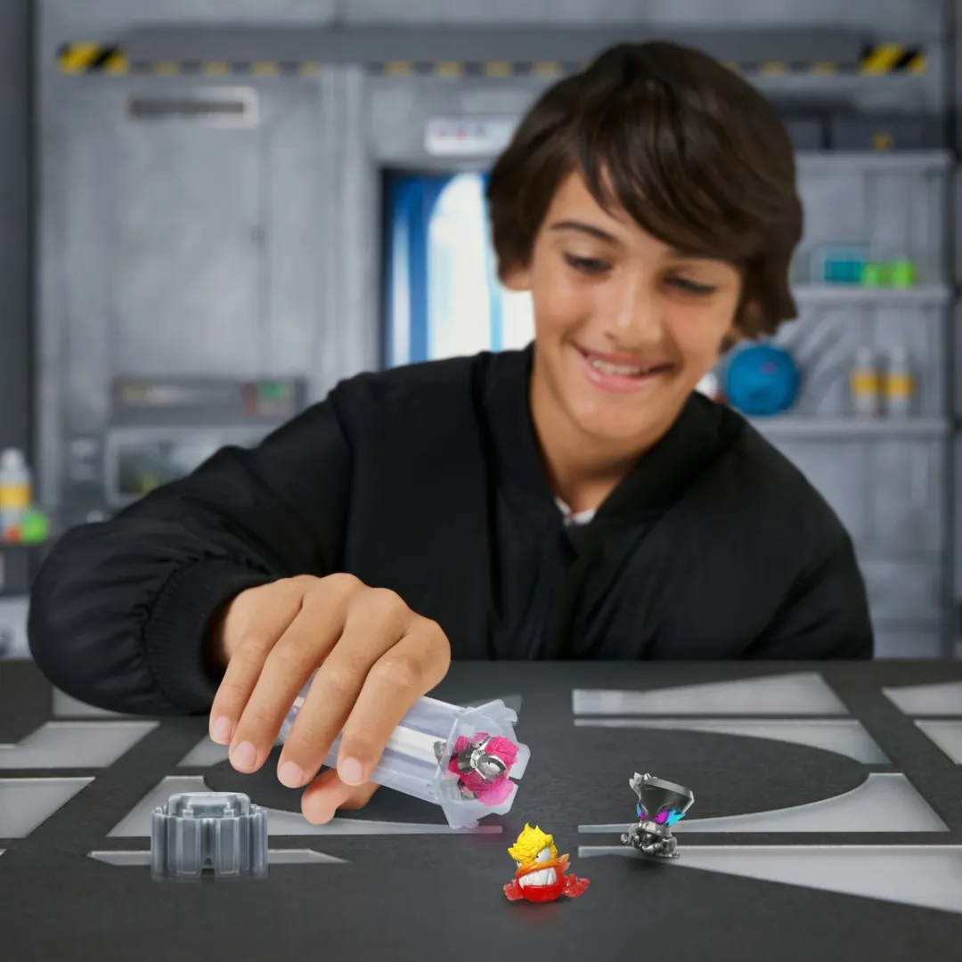 Moose Toys MrBeast Lab Swarms Hyper Fusion Test Tube - 3 Microbeesten & Fusion Caps - Multicolor