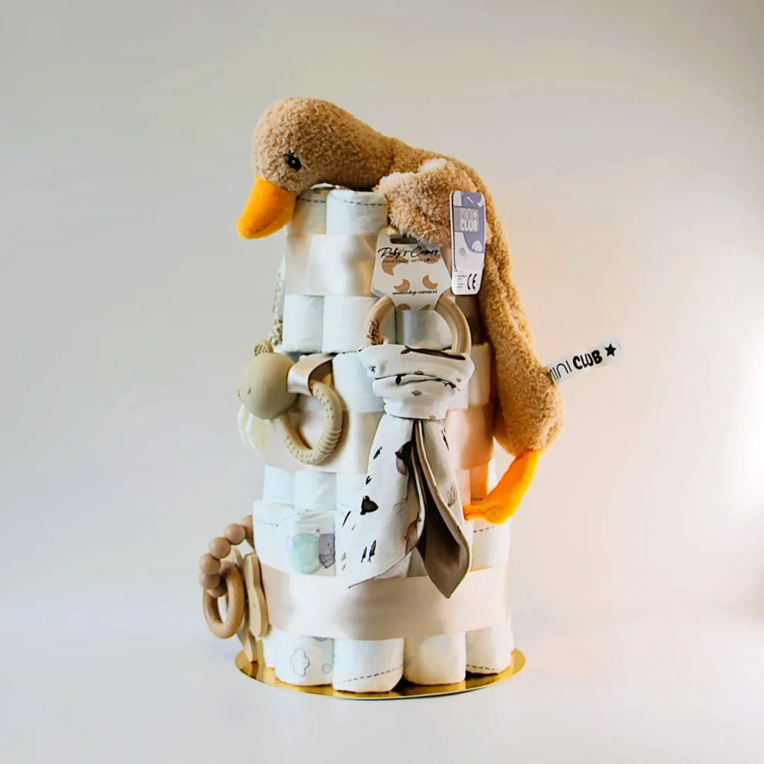 Pampers Luiertaart Beige - Kraamcadeau met Knuffeldoek & Speelgoed