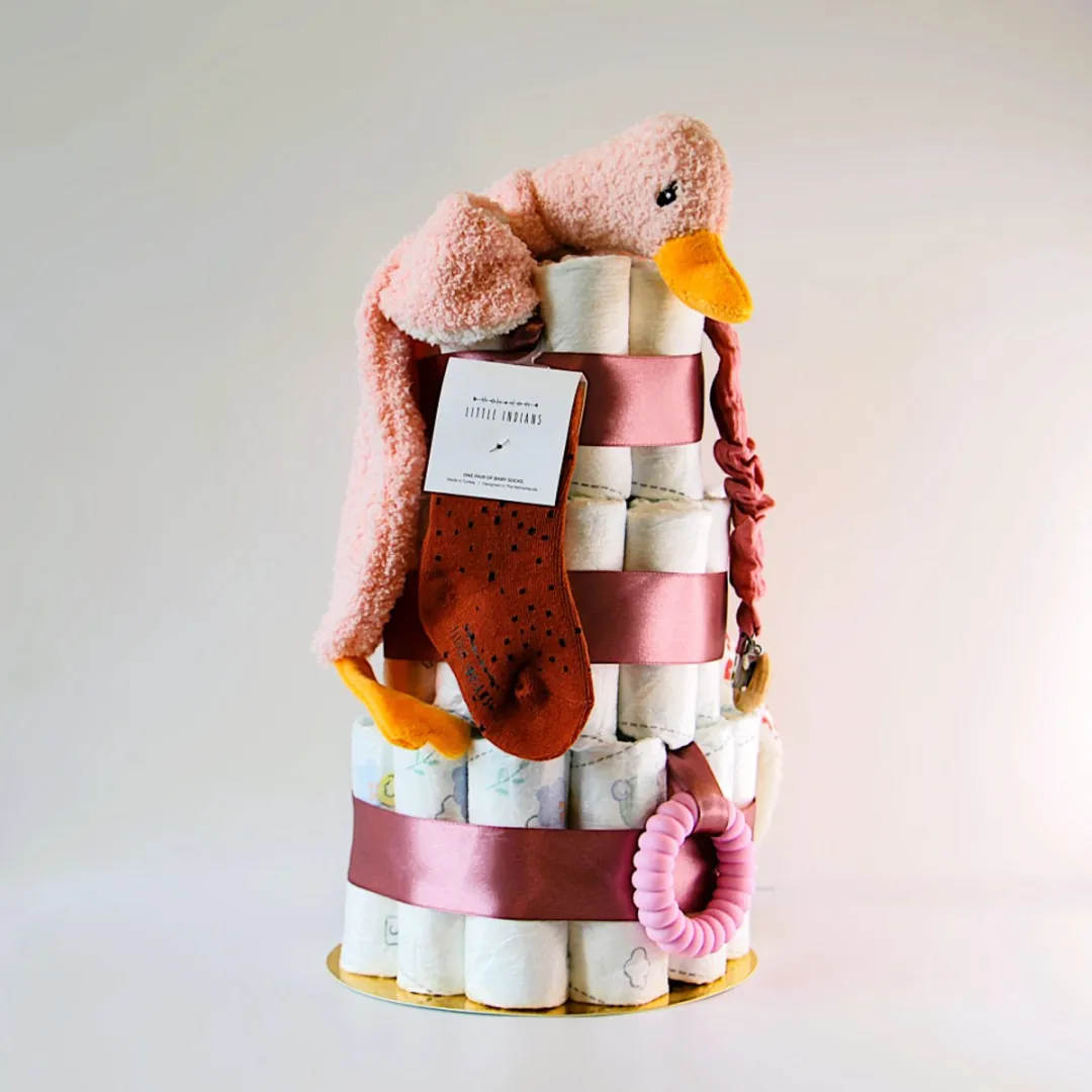 Pampers Luiertaart Meisje Roze - Kraamcadeau met Knuffeldoek