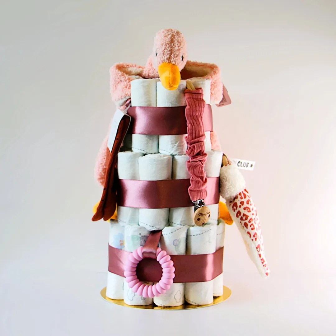 Pampers Luiertaart Meisje Roze - Kraamcadeau met Knuffeldoek