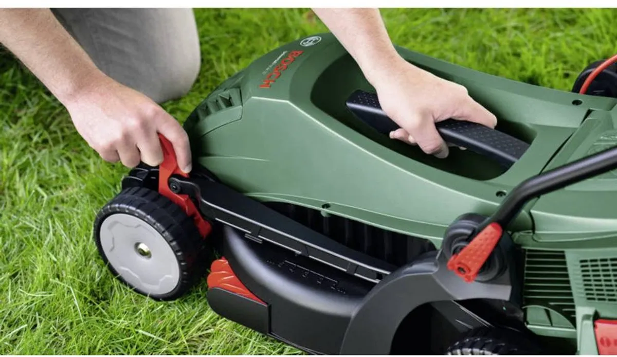 Bosch UniversalRotak 37-550 Elektrische Grasmaaier 1400W