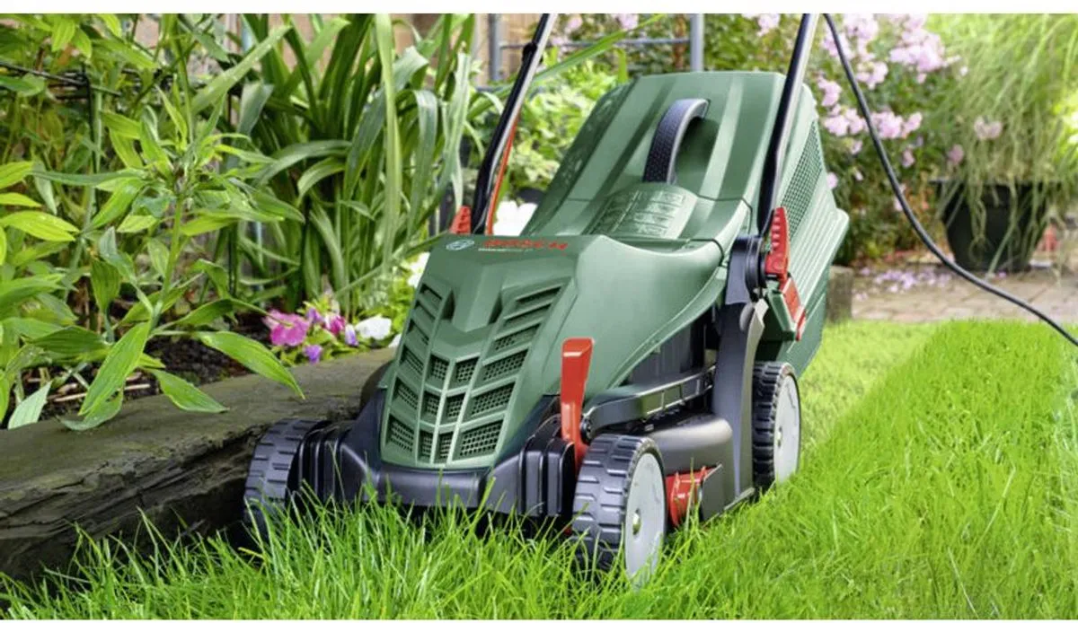 Bosch UniversalRotak 37-550 Elektrische Grasmaaier 1400W