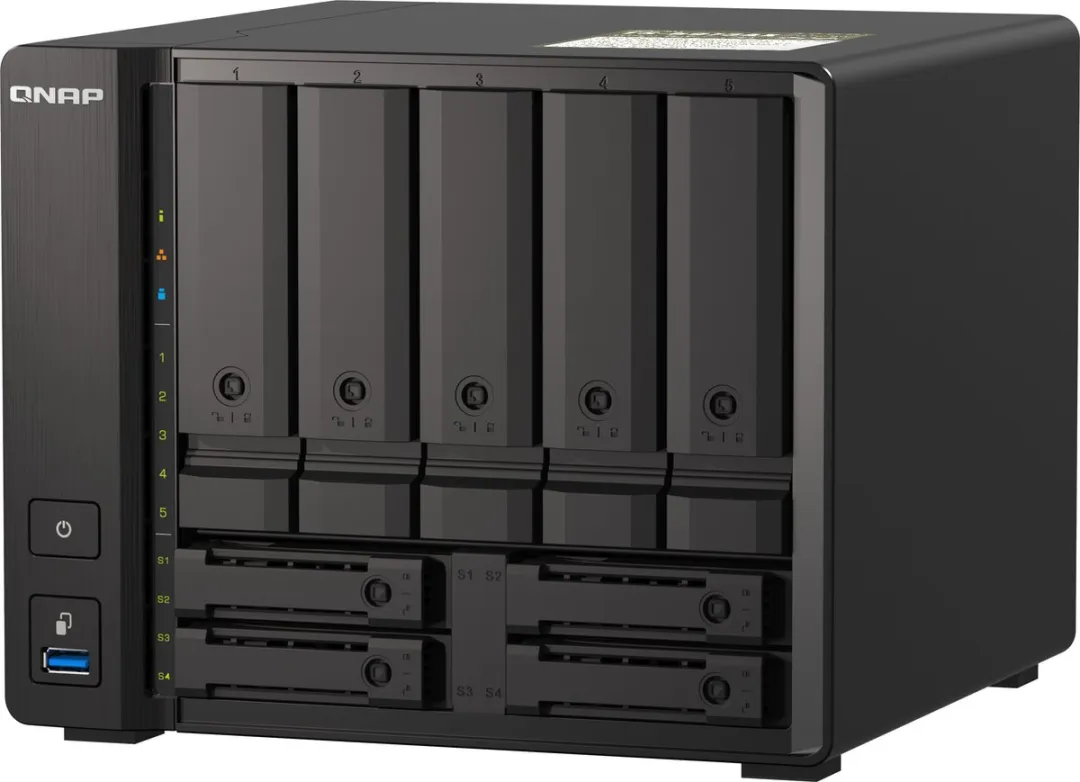 QNAP TS-h973AX-8G NAS - 9 Sloten - 4 Cores - 3x Ethernet