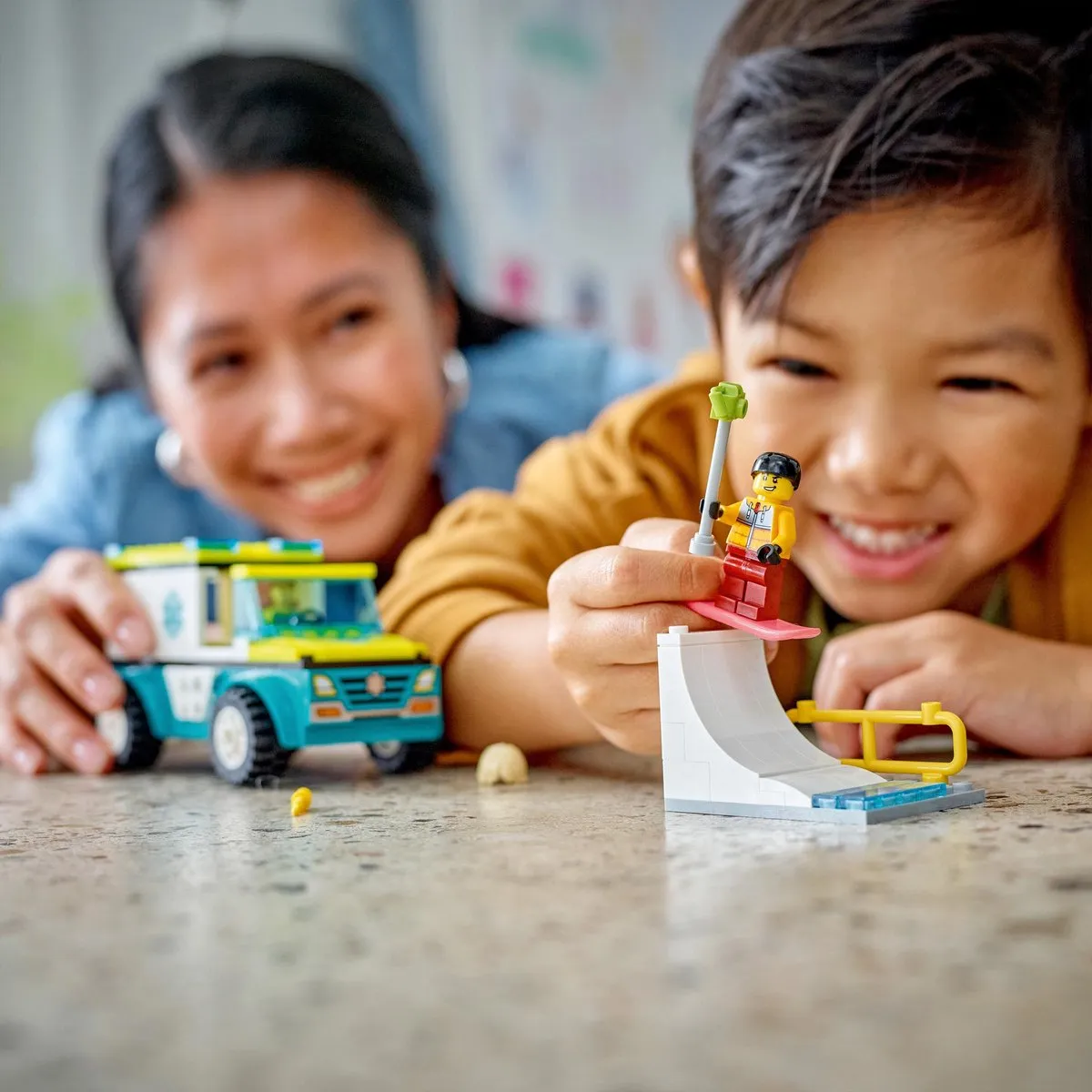 LEGO City Ambulance en Snowboarder 60403 - 2 Minifiguren