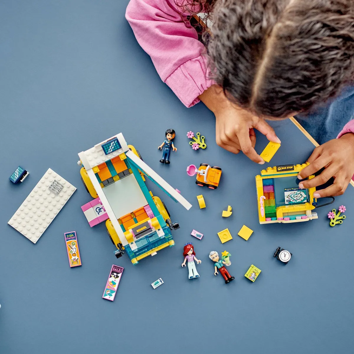 LEGO Friends 41759 Heartlake City Bus - 480 Stukken - afbeelding 4 van 6