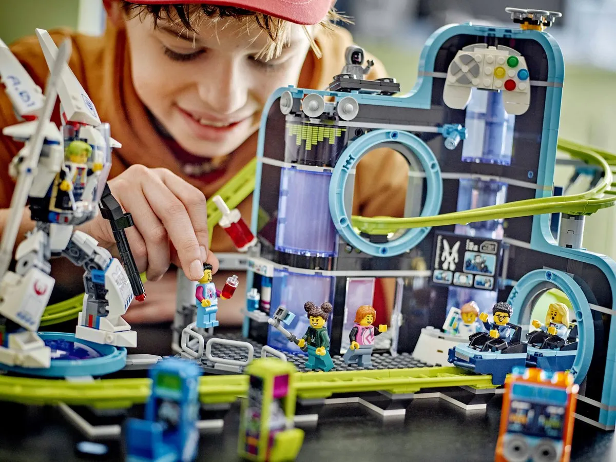 LEGO City 60421 Achtbaan - 986 Stukken - 8 Minifiguren
