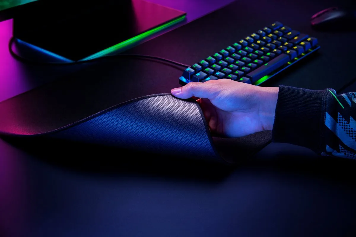 Razer Strider XXL Gaming Muismat - RZ02-03810100-R3M1