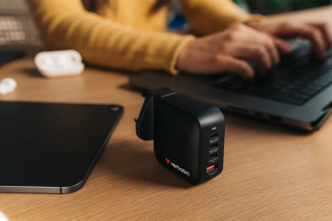 Verbatim Mini Gan 100W Wandlader - 3x USB-C PD + 1x USB-A - Zwart