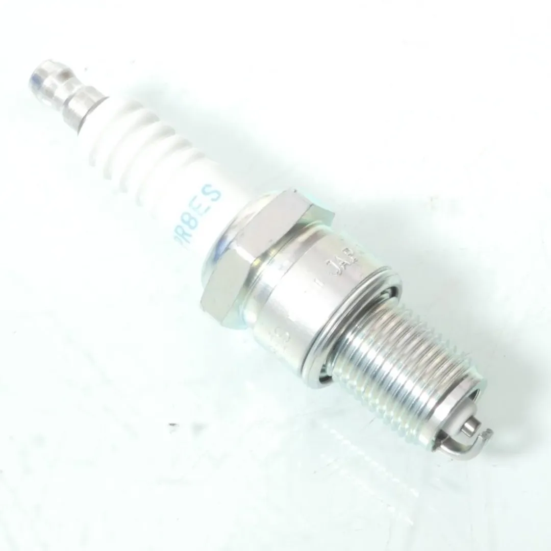 NGK BPR8ES Bougie Kawasaki 80AE