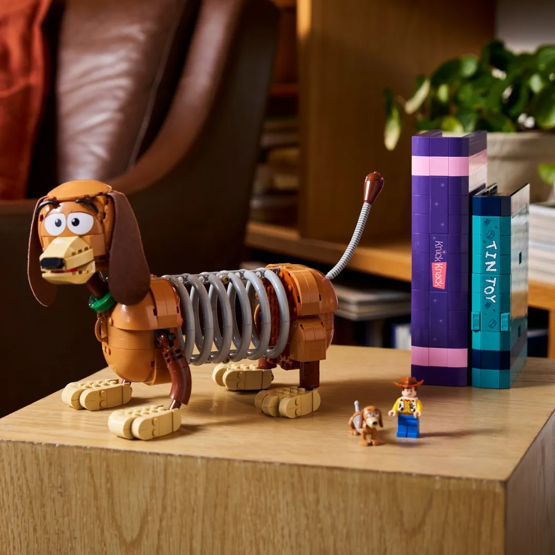 LEGO Disney Pixar Toy Story Slinky Hond Boekensteunen 43301 - 1311 Stukken